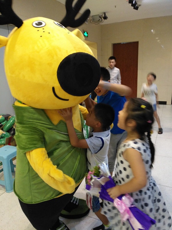 探路者旅行·易游天下关注儿童心灵成长  助力《小鬼当校》完美上演